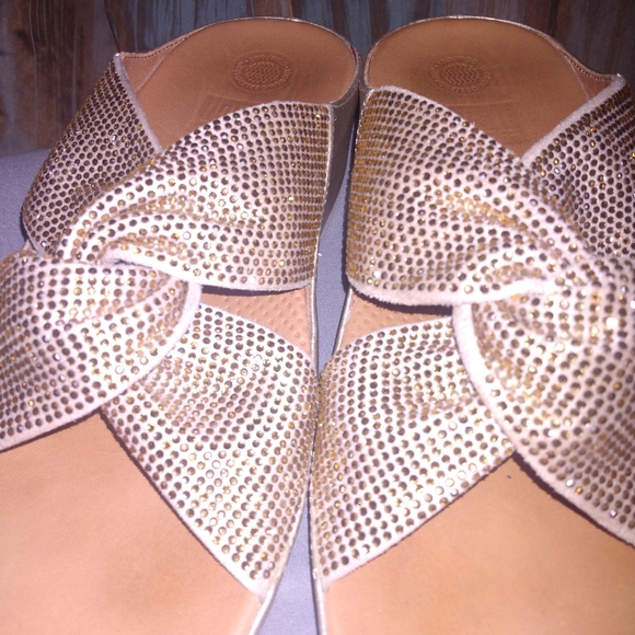 Women's size 6 gold rhinestone fit flops - Picture 6 of 7